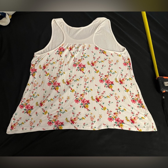 Junior’s Attitude Not Included floral tank with pocket in size 2x - Picture 8 of 9